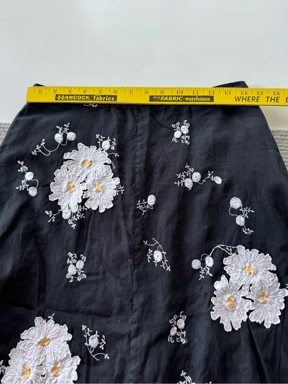 Vintage 90s Y2K Persaman Black Midi Skirt with White Daisy Embroidery Sz 10 - Picture 6 of 9